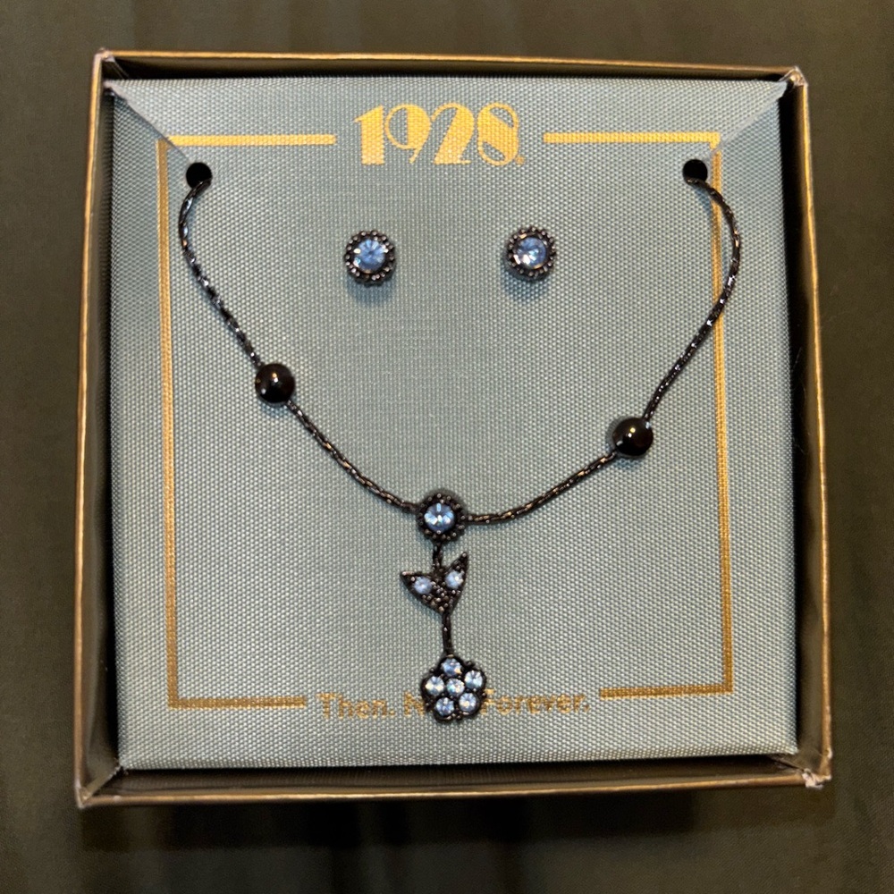 1928 Jewelry Company Necklace Set
